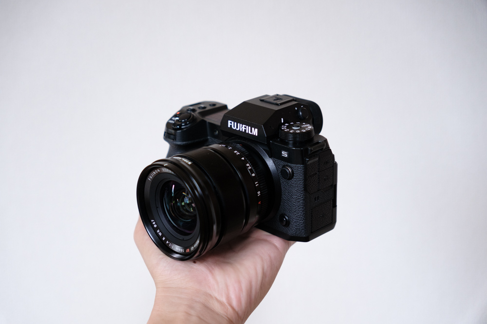 なぜFUJIFILMはフルサイズのカメラを作らないのか？APS-Cに特化した 